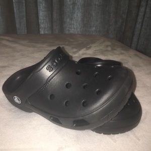 BLACK CROCS